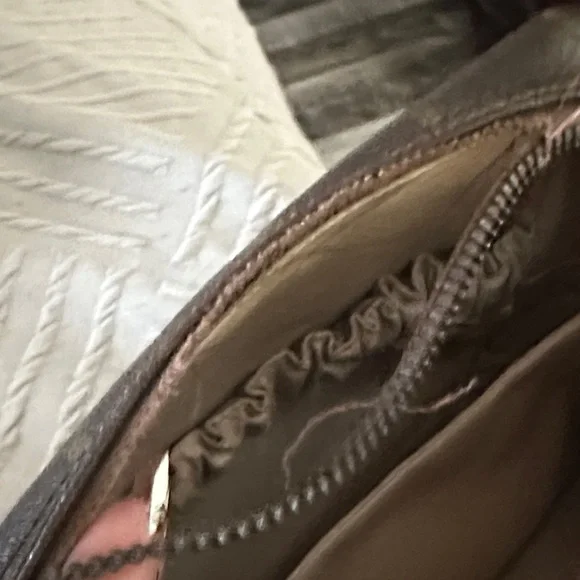 Louis Vuitton Toiletry (needs zipper). Authentic - Picture 5 of 6